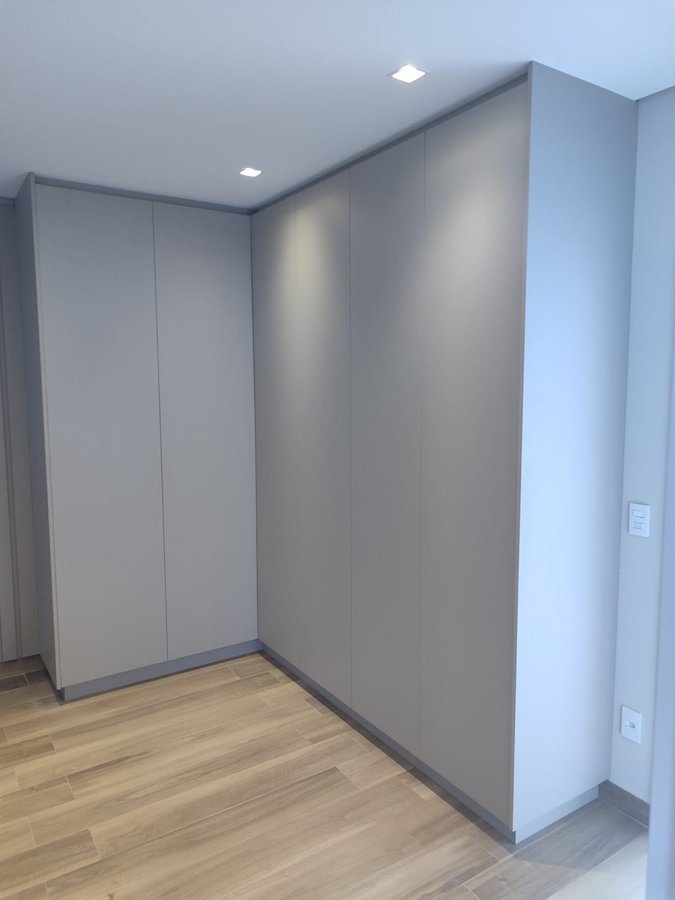 Guarda-roupa planejado de porta lisa, projeto MR Móveis Planejados