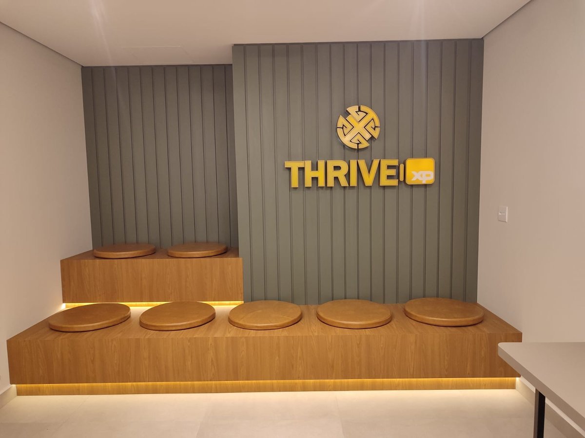 Ambiente corporativo com móveis planejados, projeto real MR Móveis Planejados