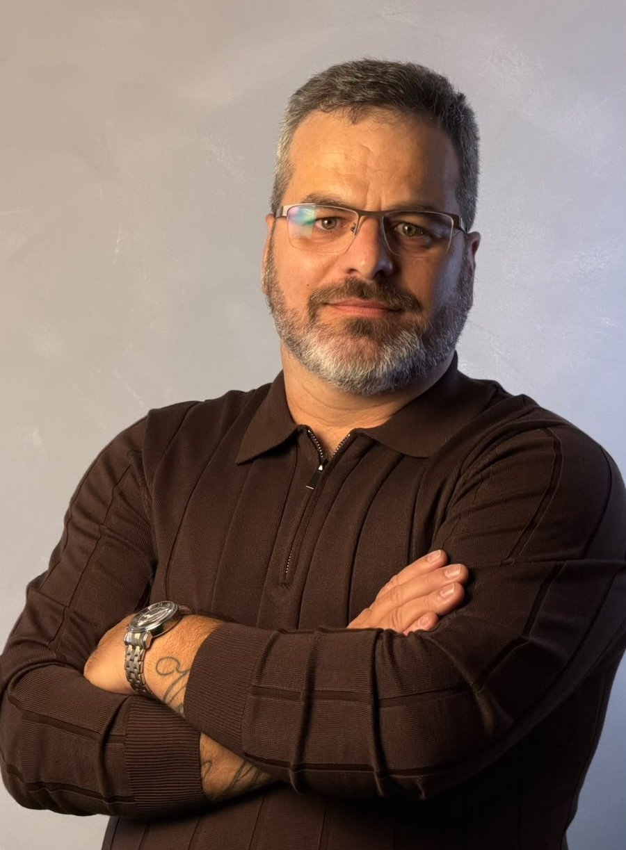 Roger Fabiano Dias, marceneiro e especialista em móveis planejados da MR Móveis Planejados